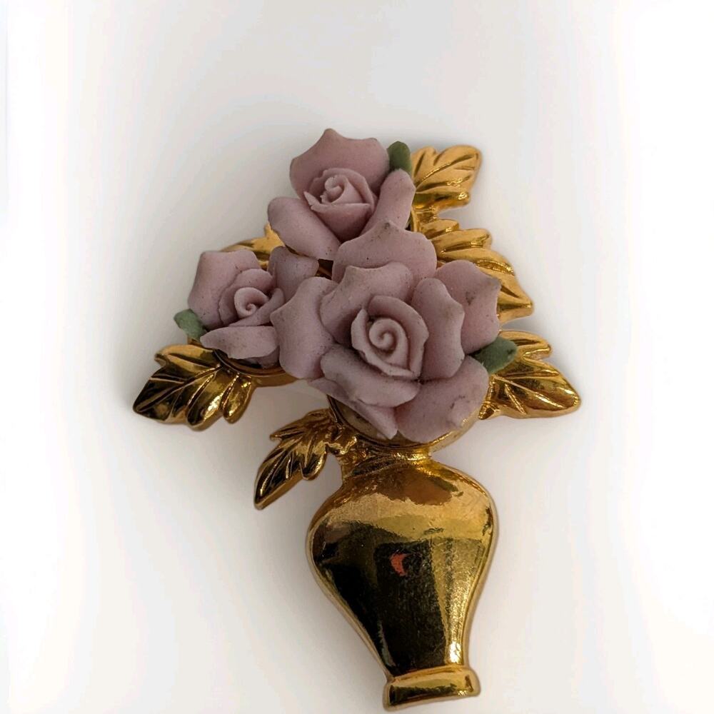 Vintage Avon Brooch Ceramic Pink Roses GoldTone Potted Bouquet 1-5/8”
